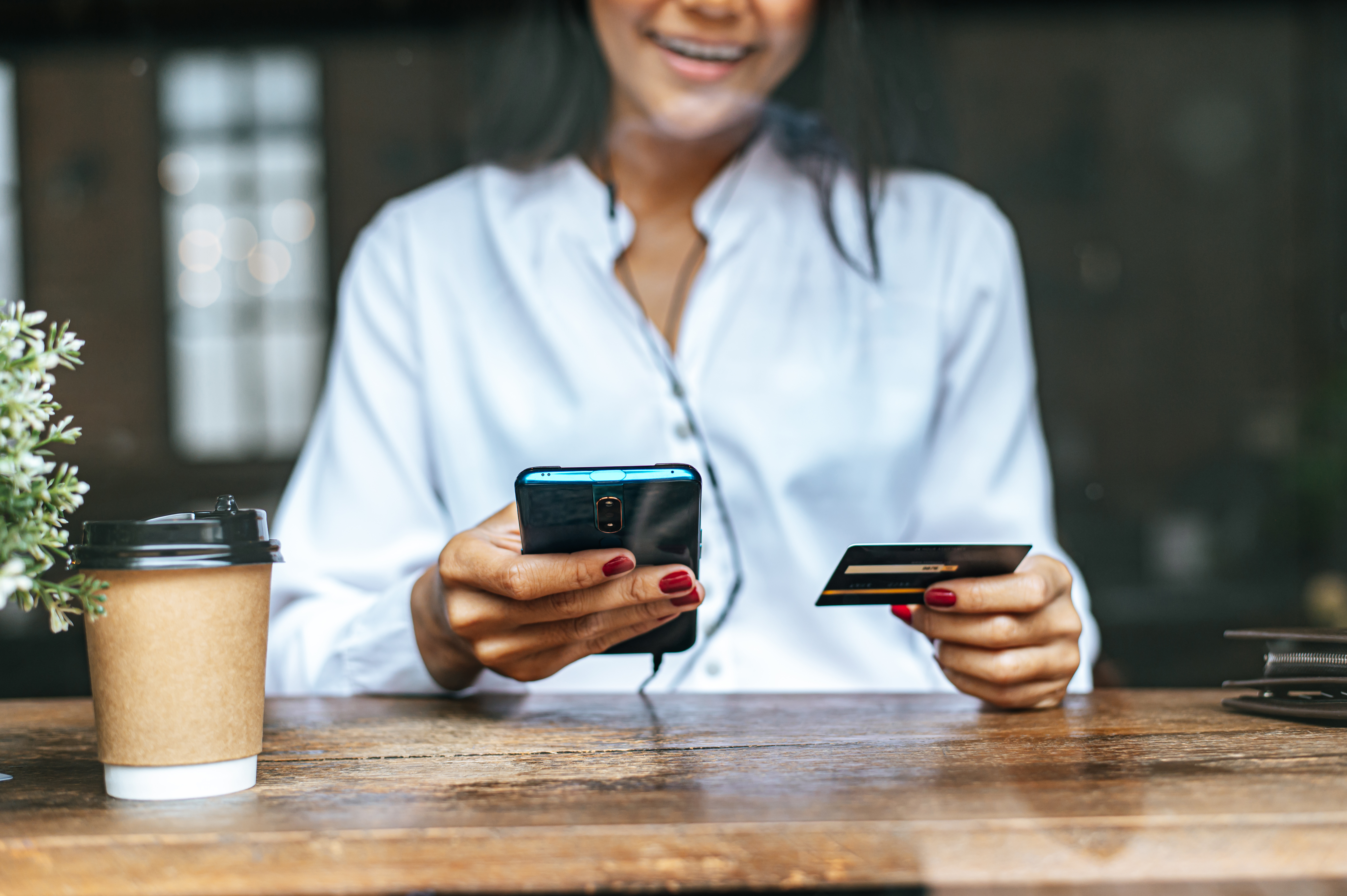 Lady using virtual card for fraud protection